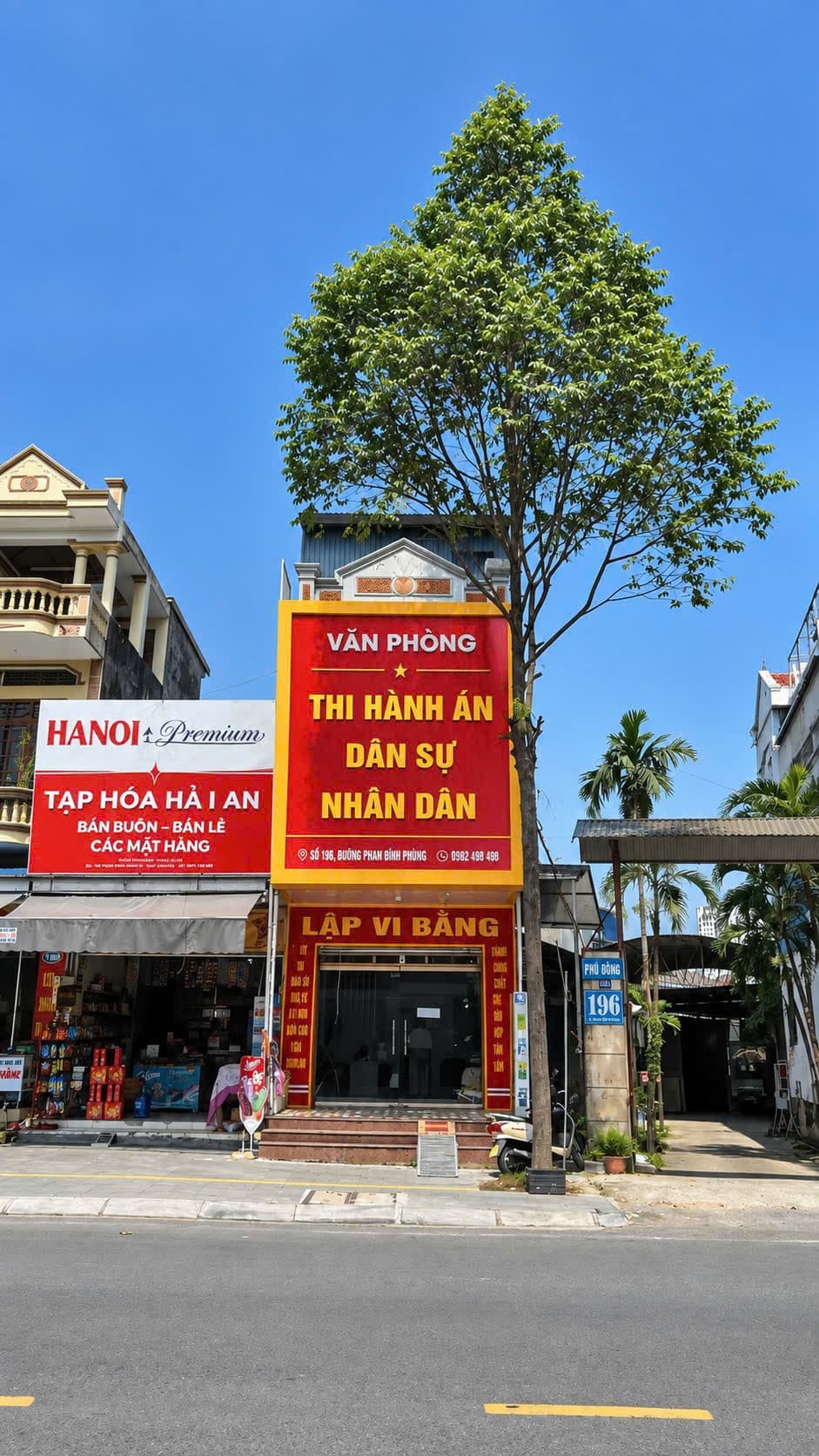 Phòng làm việc và khu vực ký hồ sơ tại Văn phòng